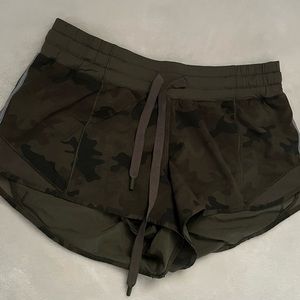 Lululemon Hotty Hot Short 2.5 Green Camo